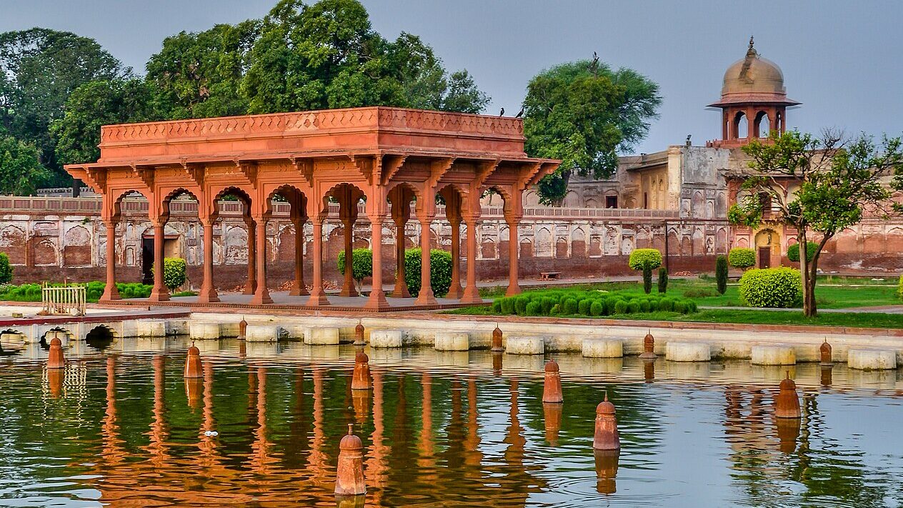 Shalimar Gardens Lahore Mughal architecture and fountains