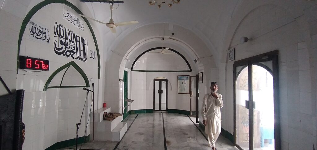 Inner prayer area of Masjid Sardar Mozang