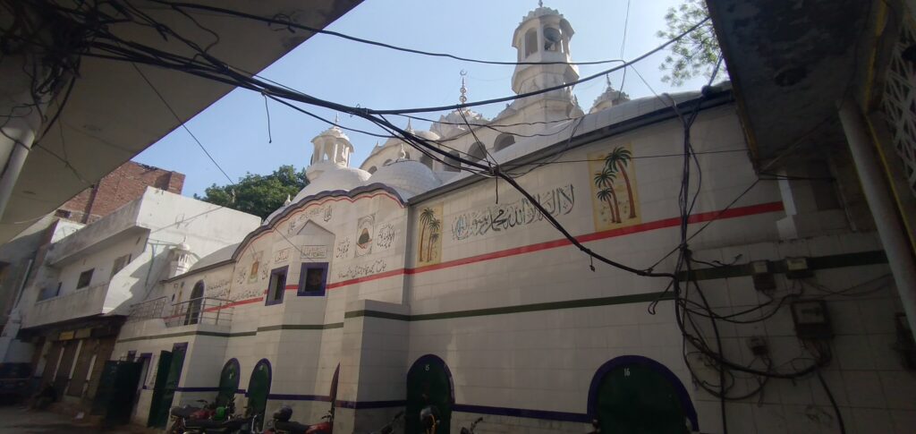 Back side view of Masjid Sardar Mozang
