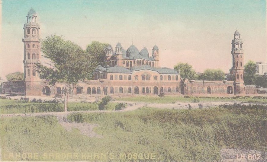 Archival photograph of Masjid Sardar Mozang surrounded by open fields in old Lahore