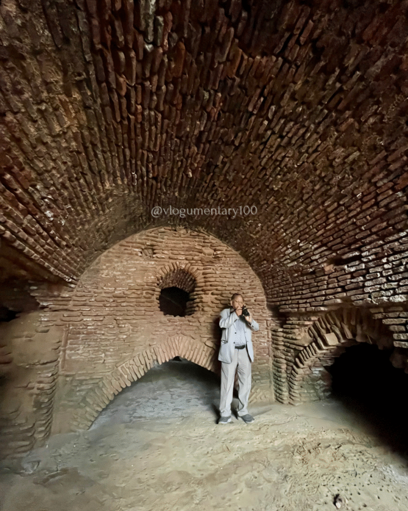 A part inside the baoli where the original old small nanak shahi bricks are still attached.