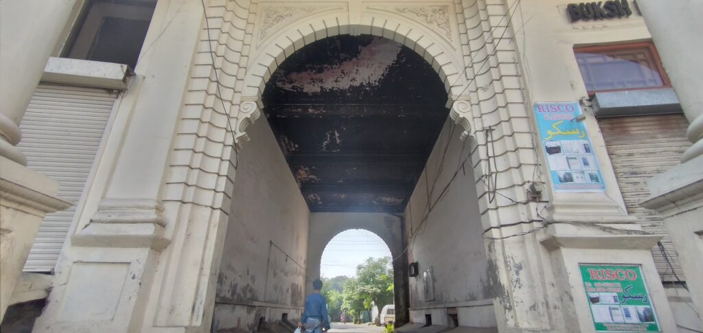 Colonial architecture details on Mall Road Lahore