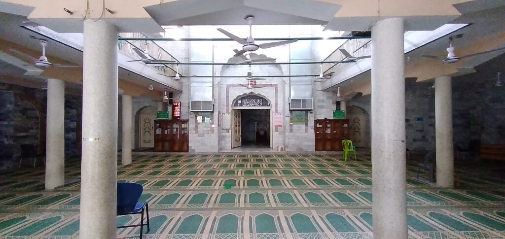 Modern Camera Market Lahore surrounding the historic Masjid Dai Ladoo