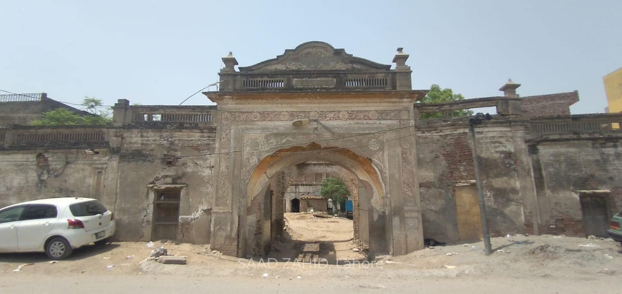 Fateh Singh Mansion Lahore exterior view inside Punjab University